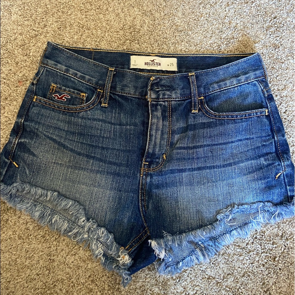 HOLLISTER DARK WASH SHORTS